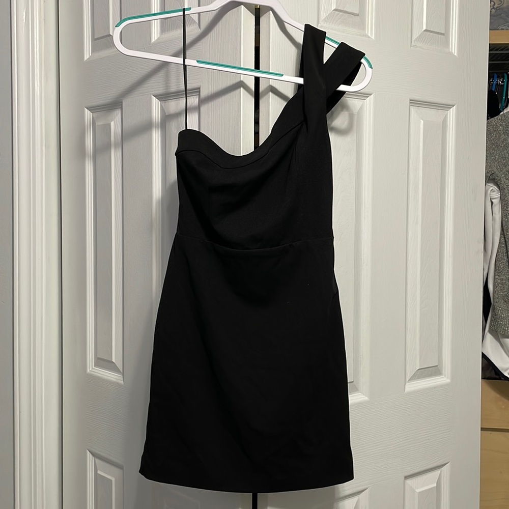 NWT! Black one shoulder criss cross strap